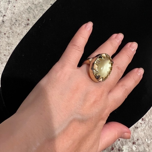 House of Harlow Statement Cocktail Ring gold tone and pale yellow stone, size 7 - Picture 7 of 16